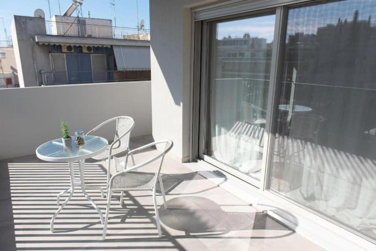 Bright Apartment In The New Building 아테네 외부 사진